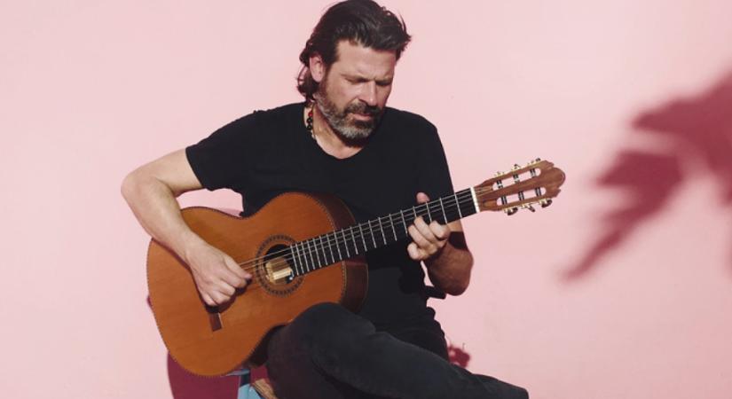 Filmzeneszerű zenei hajóút: a spanyol gitár poétája az A38-on