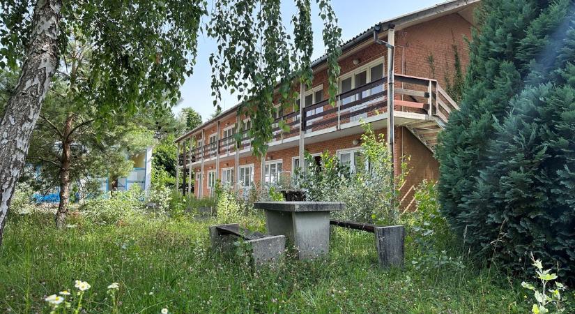 Üresen áll a Balaton déli partján a gyerektábor, mégsem adja el az önkormányzat