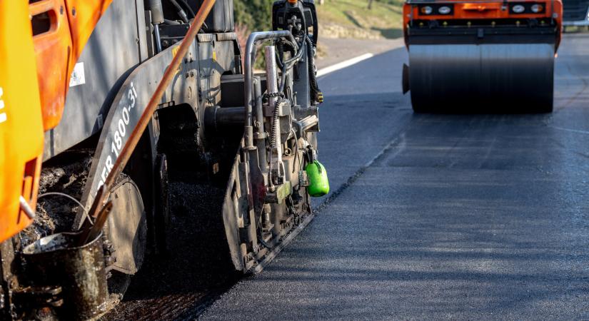 Egyszerre három útszakasz újul meg Dél-Békésben