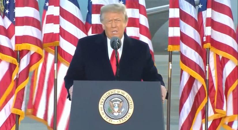 Trump elhagyta a Fehér Házat és utoljára mondott beszédet elnökként