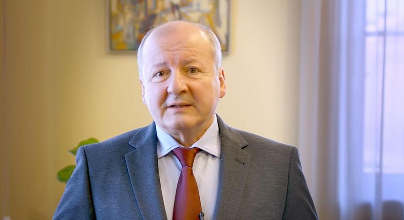 Dr. Simicskó István: Kiállunk azért, hogy a háború támogatása helyett a fegyveres konfliktusok lezárása felé mozduljon el az unió
