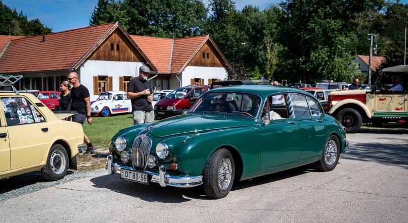 Oldtimer-találkozót tartottak az Őrségben: pompás járműveket nézegethetsz! - sok-sok fotó