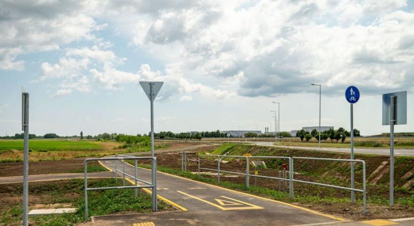 Új utak, körforgalom, kerékpárutak! Így épül a nyíregyházi Ipari Park– látványos fotókkal, videóval!