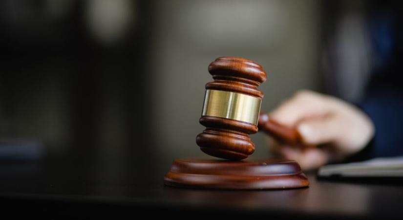Olcsó ingatlanokat és hitelrendezést ígért ismerőinek, tízmilliókat tett zsebre a kamuzással