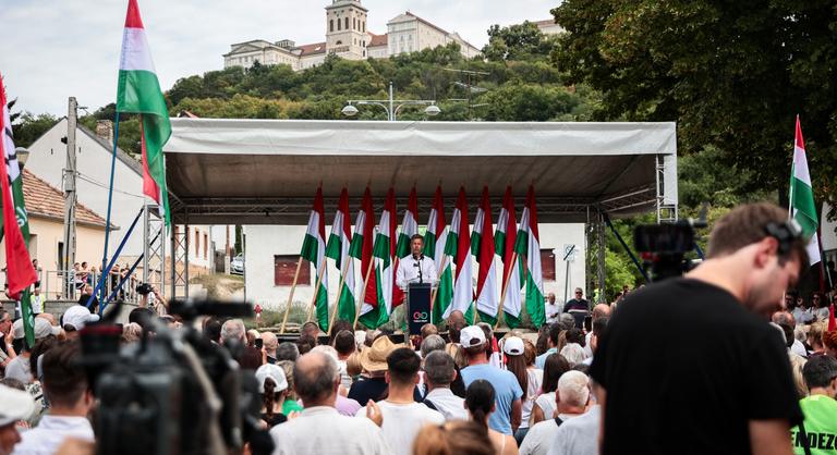 Pontokat és jelvényeket gyűjthetnek a Tisza-aktivisták, reagált Magyar Péter a kormány Nemzeti Konzultációjára