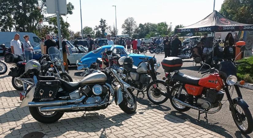 Fekete Sas motoros- és veteránbörze Polgárdiban