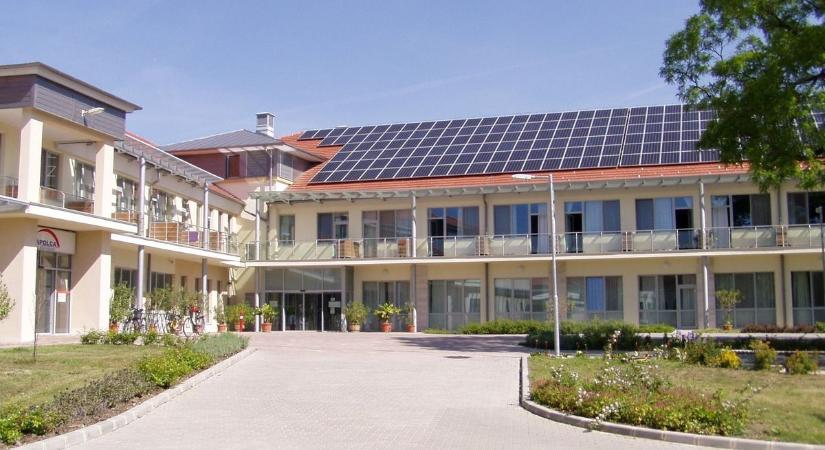 Új mammográfiai készülék segíti a betegellátást Tapolcán