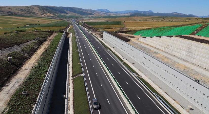 Négy év alatt építenék meg az A8-as autópálya Hargita megyei szakaszát
