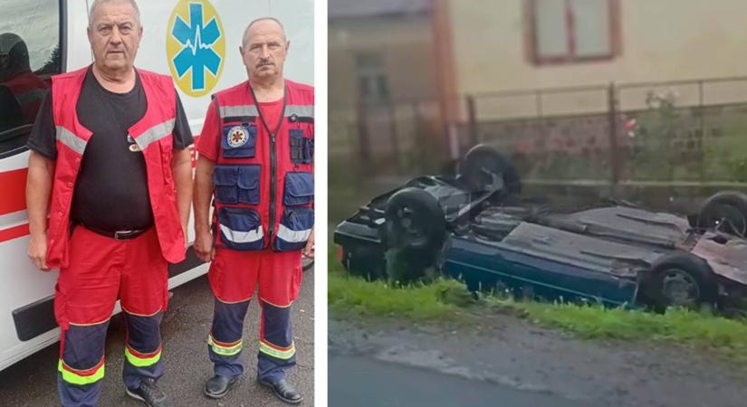 Rákoson felborult egy autó: a sofőrt kórházba szállították