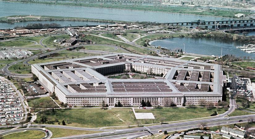 Csúnyán lebuktatta saját magát UFO-ügyben az USA védelmi minisztériuma