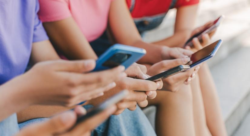 Jót tett a gyerekeinkkel az iskolai mobiltiltás