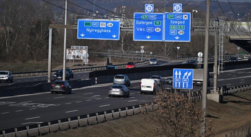 60 ezer forint fölé drágul az éves sztrádamatrica, majdnem 7000 forint lesz a tíznapos