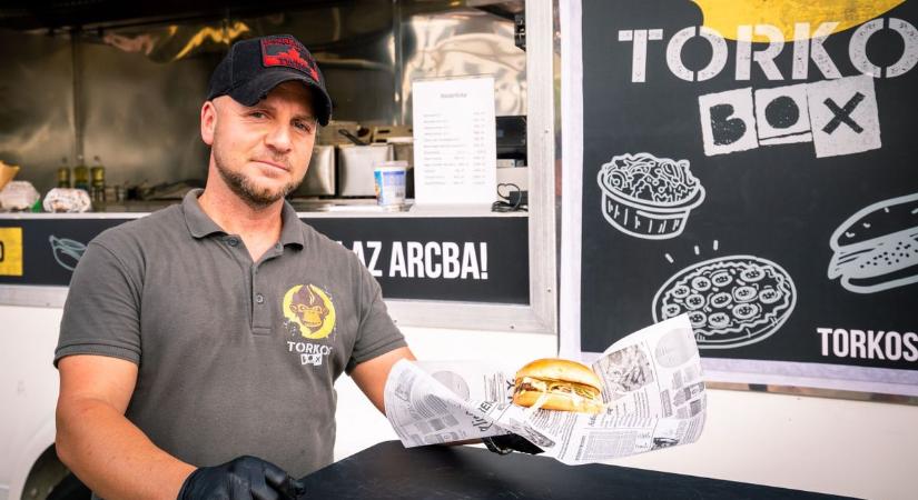 "Keresd a gorillát, dobj az arcba" – ismét megjelent a zalai város kedvenc street food büféje (galéria)