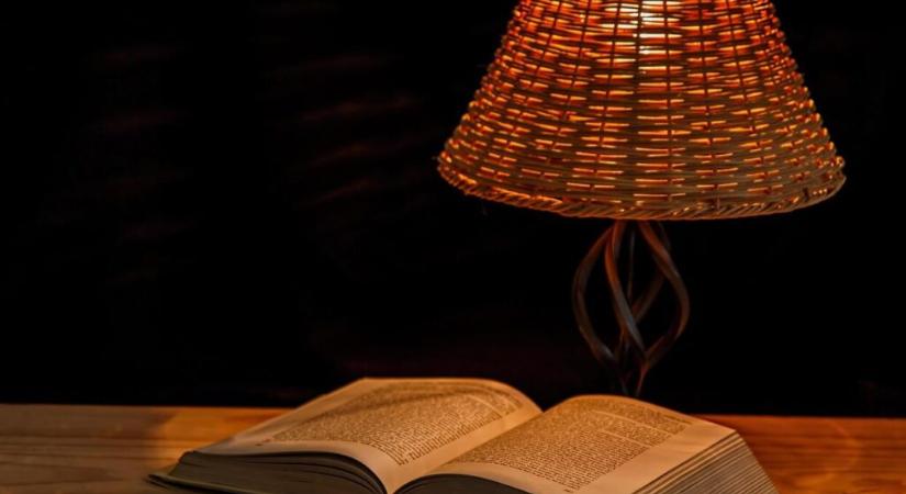 Olvasólámpa LED technológiával: a nyugodt esti pillanatokhoz
