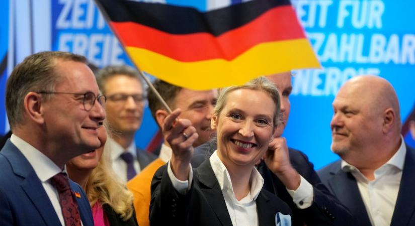 Történelmi csúcson a német AfD, beérte a kormánypártokat