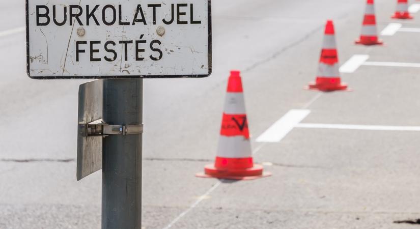 Az M1-es több pontján is torlódás okoz fennakadást