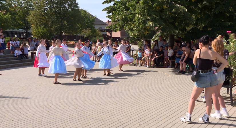 Játszótér-felújításért szerveztek családi napot Nagyberegen
