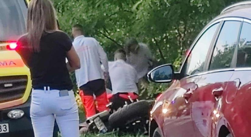 Mentőhelikopter is érkezett, de nem tudták megmenteni a motorost