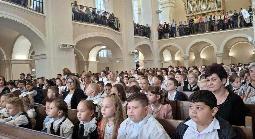 Nagyenyed: ünnepélyes tanévnyitókkal, majd sztrájkkal startolt el az új tanév
