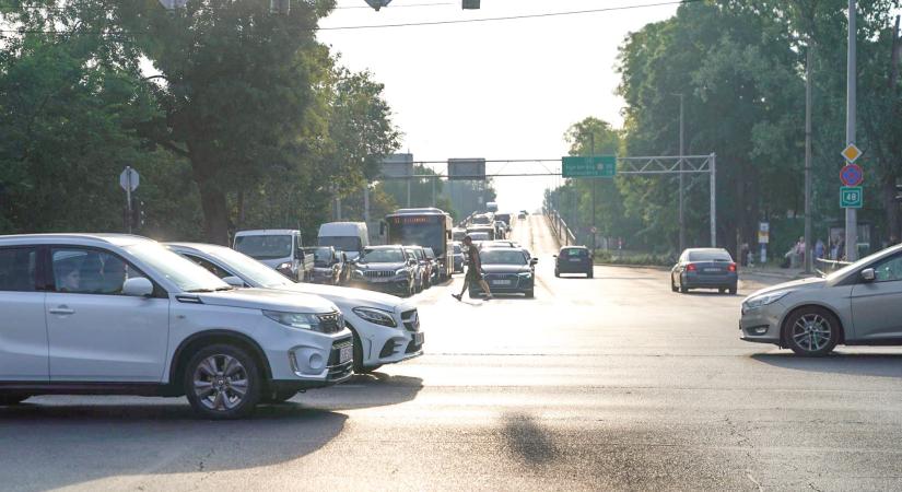 Indulatok és veszélyek a Hajnal utcai csúcsban
