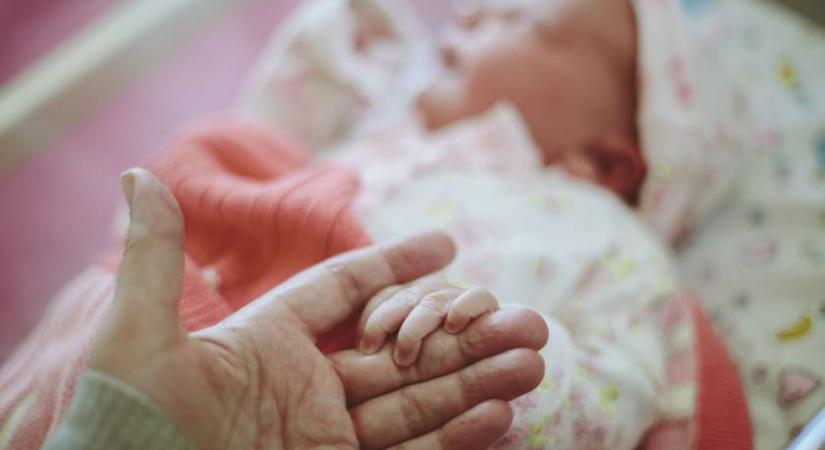 Így nevezik el gyerekeiket a magas IQ-jú szülők: ismerősen csengő, de ma már ritka neveket adnak