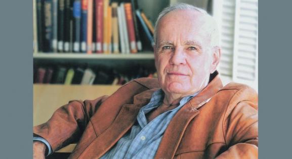 20 ezer kötet és westerncsizmák: ritka bepillantás Cormac McCarthy könyvtárába és otthonába