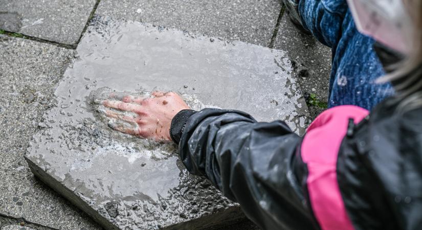 A ragasztó is előkerült az autóellenes tüntetésen