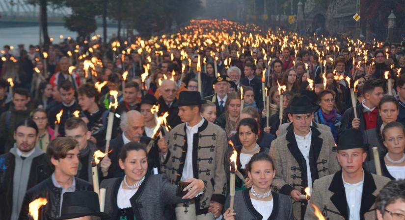 Indul az Október 23-i Diákutaztatási Program