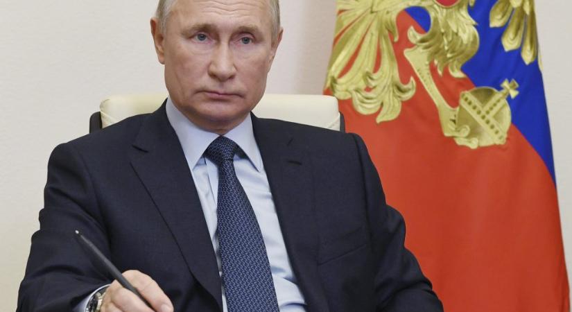 Az orosz vízkereszt napján Putyin is megmártózott a jeges vízben