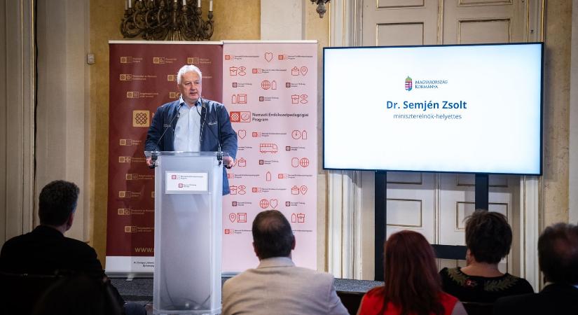 Semjén Zsolt: A kormány egymilliárd forintot biztosít a Nemzeti Emlékezetpedagógiai Programra a mostani tanévben is