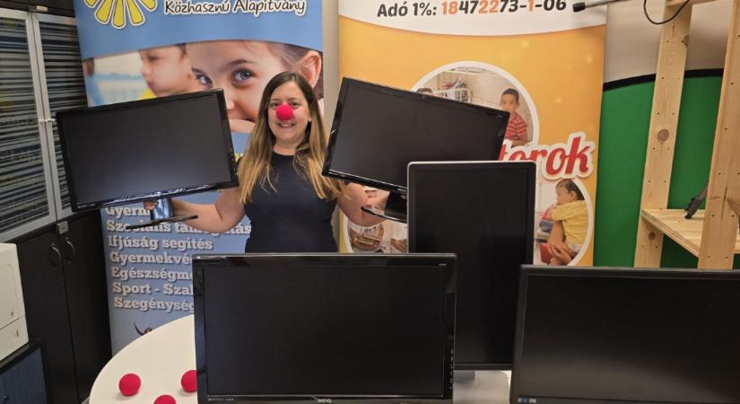 Gyermekeket segítő intézmények kérhetnek monitorokat