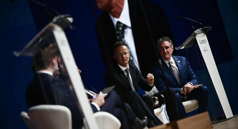 Kiderült, Szijjártó Péter melyik céggel ír alá hosszú távú földgázgázvásárlási szerződést