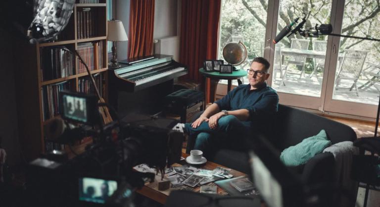 Hivatalos, hogy mikor debütál az Ákos-portréfilm, új előzetest adtak ki