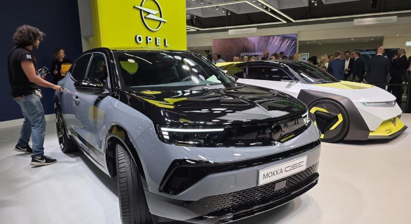 Puskagolyóként lő ki a legújabb Opel, beültünk az erőbajnok Mokka GSE-be