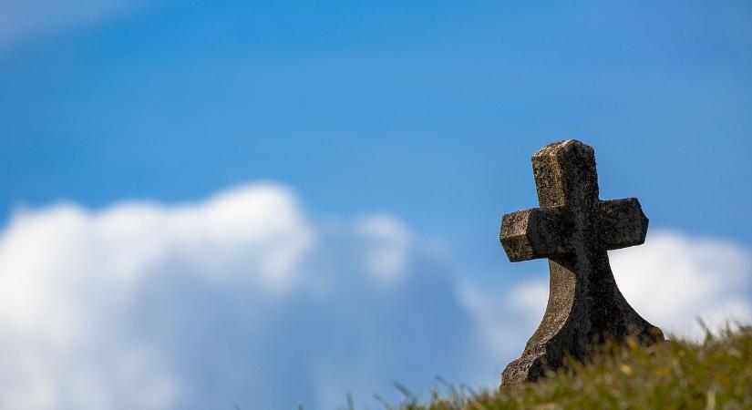 Gyermeke temetésén halt meg az apa, miközben a koporsóját vitte