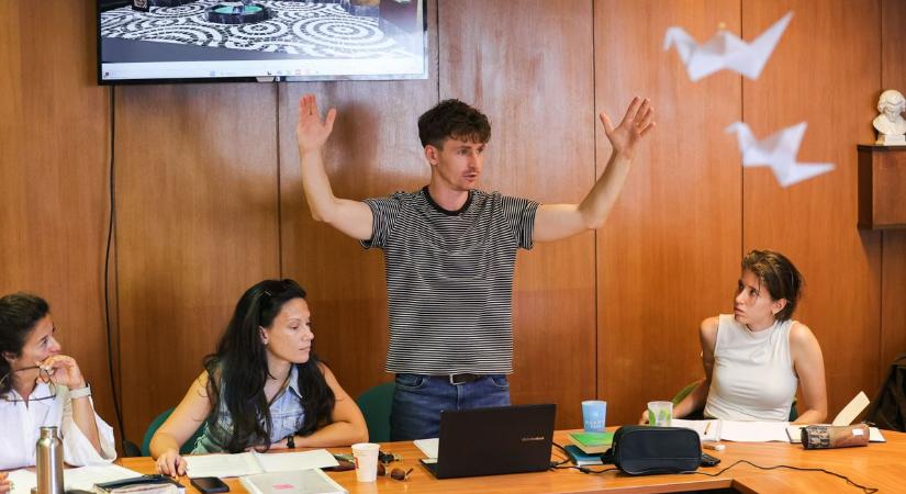 A győri színház rút kiskacsája - Először készül prózai mű a meséből