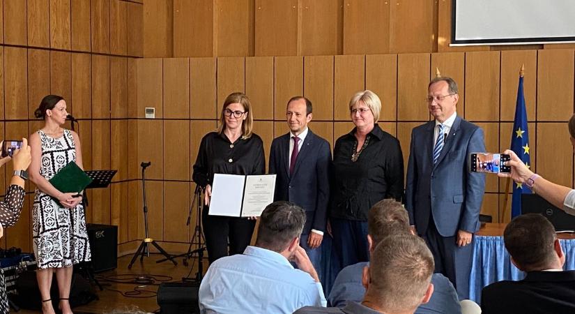 Fejlődnek a kisebb települések Baranyában: kiosztották a támogatói okiratokat