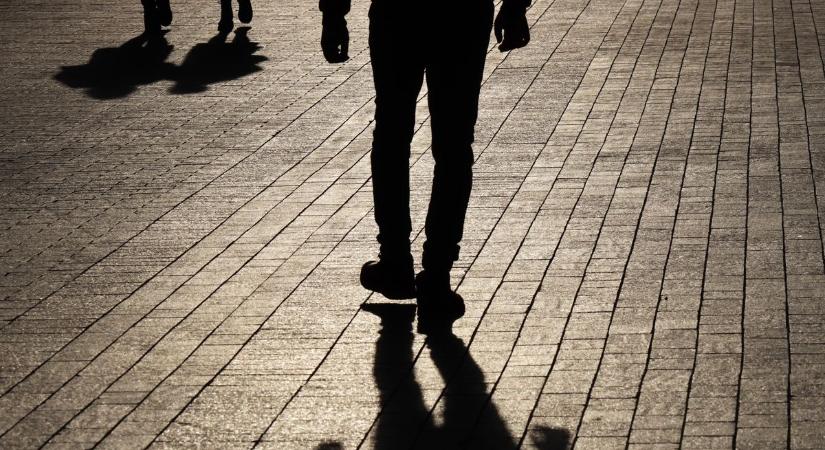 Pár szál cigarettáért rabolta ki az idős férfit