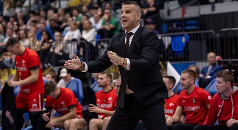 Rangos elismerést kapott az OSE Lions vezetőedzője