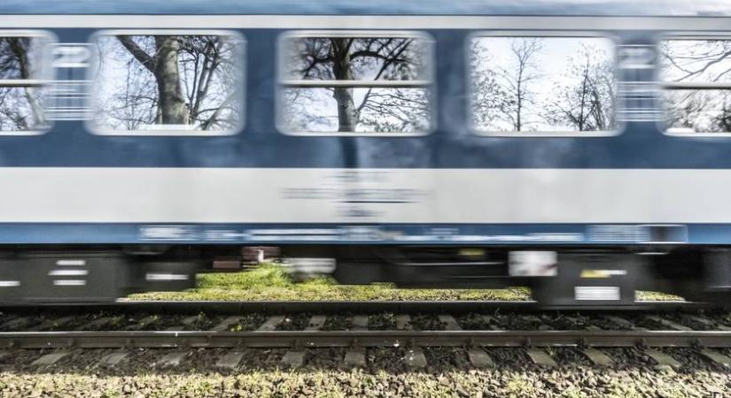 Vonatablakból ugrott ki egy kisfiú – A MÁV szerint nem igazak a feltételezések