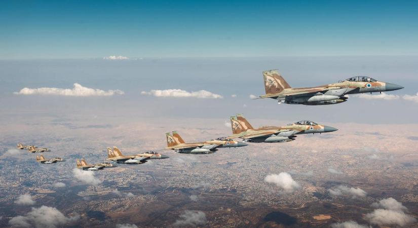 Katar fővárosában bombázta Izrael a Hamász-vezetőket