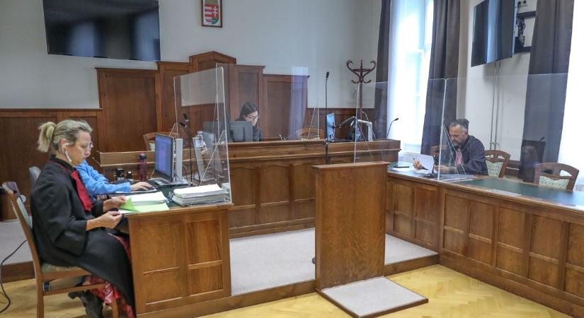 Késsel, kalapáccsal támadt másokra - Nem jelent meg a Szombathelyi Járásbíróságon a garázda férfi!