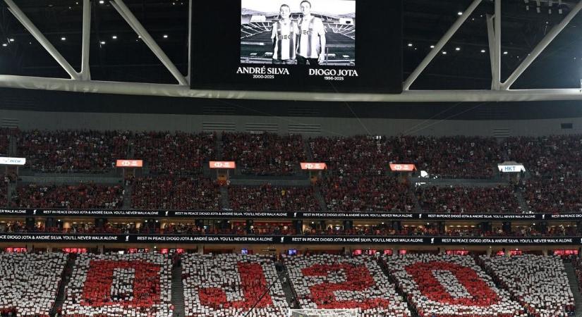 Vastapssal tisztelegnek a szurkolók a nemrégiben elhunyt Diogo Jota előtt