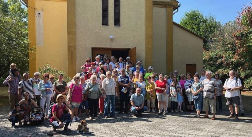Sokan indultak útnak, együtt fedezték fel, milyen kincseket rejt a település