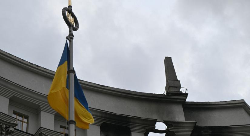 „A háború az elitnek milliárdokat, a népnek szenvedést hozott” – ukrán katonatiszt a korrupciós botrányokról