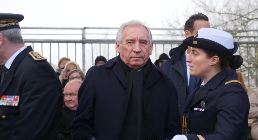 Benyújtotta lemondását a bukott francia miniszterelnök