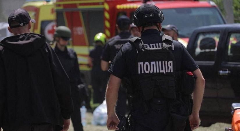 Terrortámadás Kárpátalján: az utolsó pillanatban fogták el a merénylőt, már éppen be akart hatolni az iskolába – a Scotland Yard akadályozta meg a vérengzést