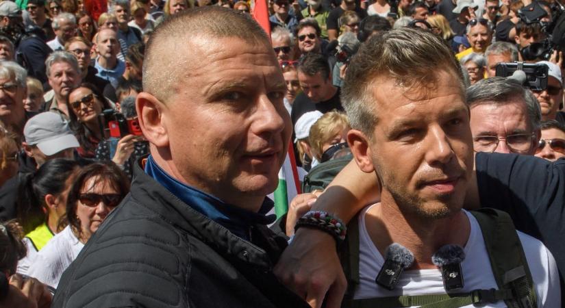 Megáll az ész, és körbenéz: Magyar Péter szerint Ruszin-Szendi Romulusz csak „megölelte” kollégánkat (VIDEÓ)