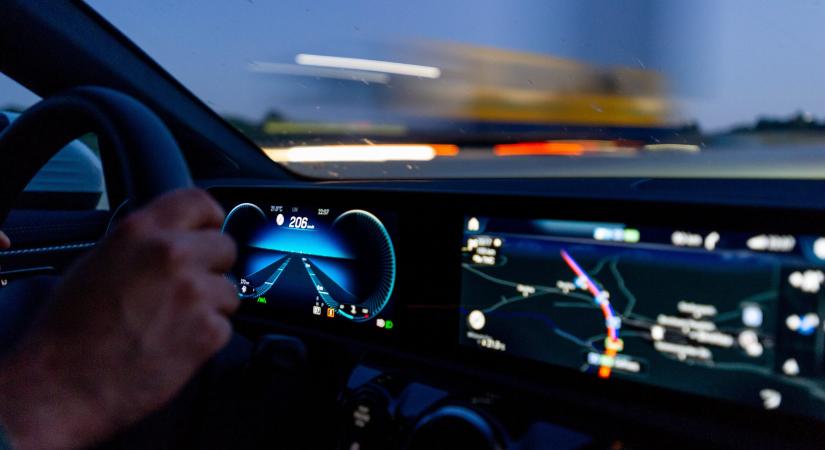 Őrült száguldozás Óbudán: 101-gyel ment a 40-es táblánál