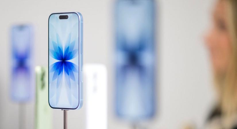 Megérkezett az iPhone 17: ennyibe kerül a magyar boltokban